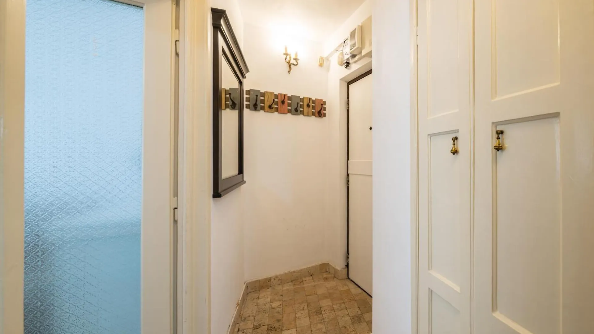 Cismigiu Apartment With Balcony & View Bucharest