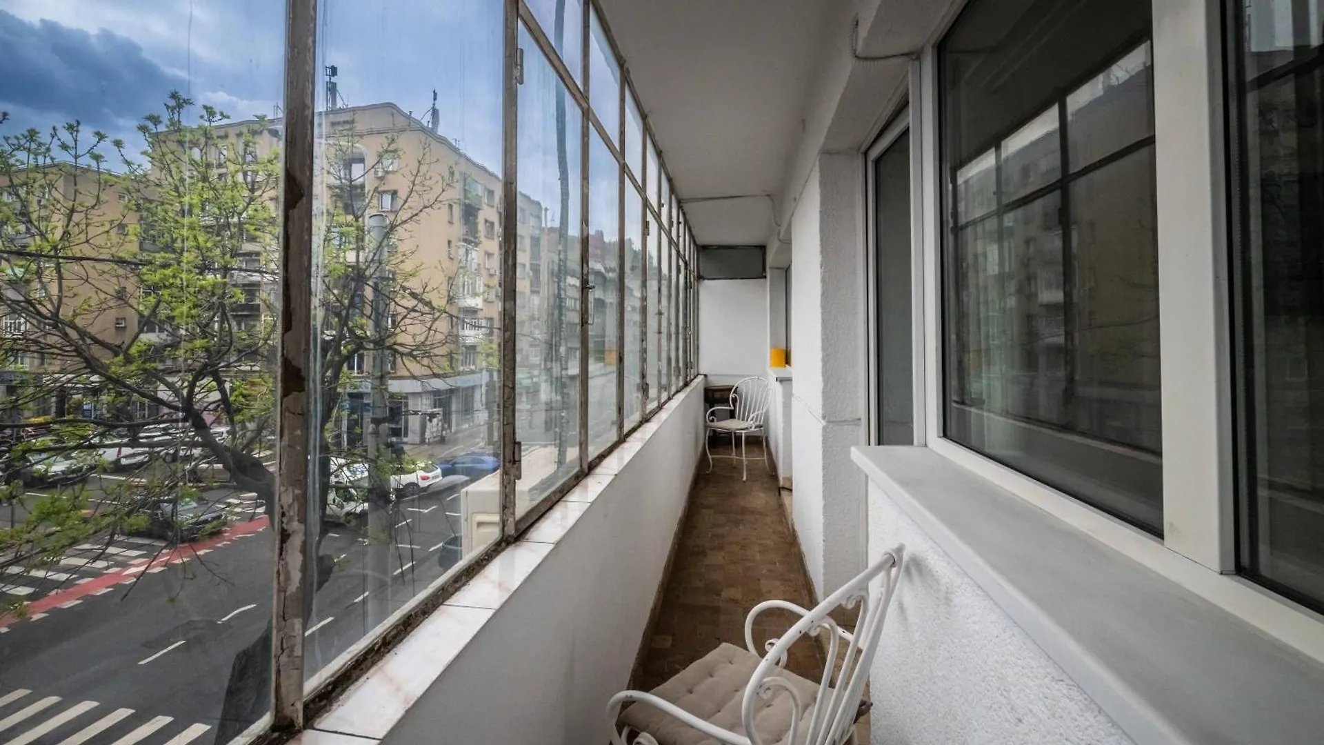 Cismigiu Apartment With Balcony & View Bucharest