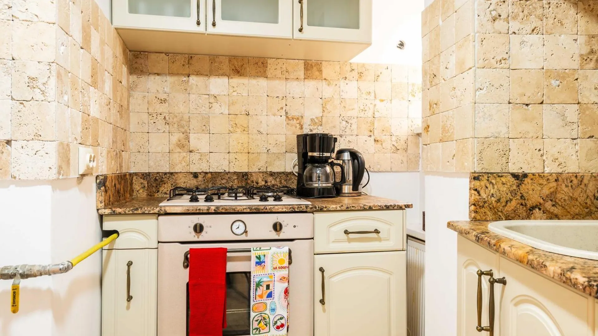 Cismigiu Apartment With Balcony & View Bucharest