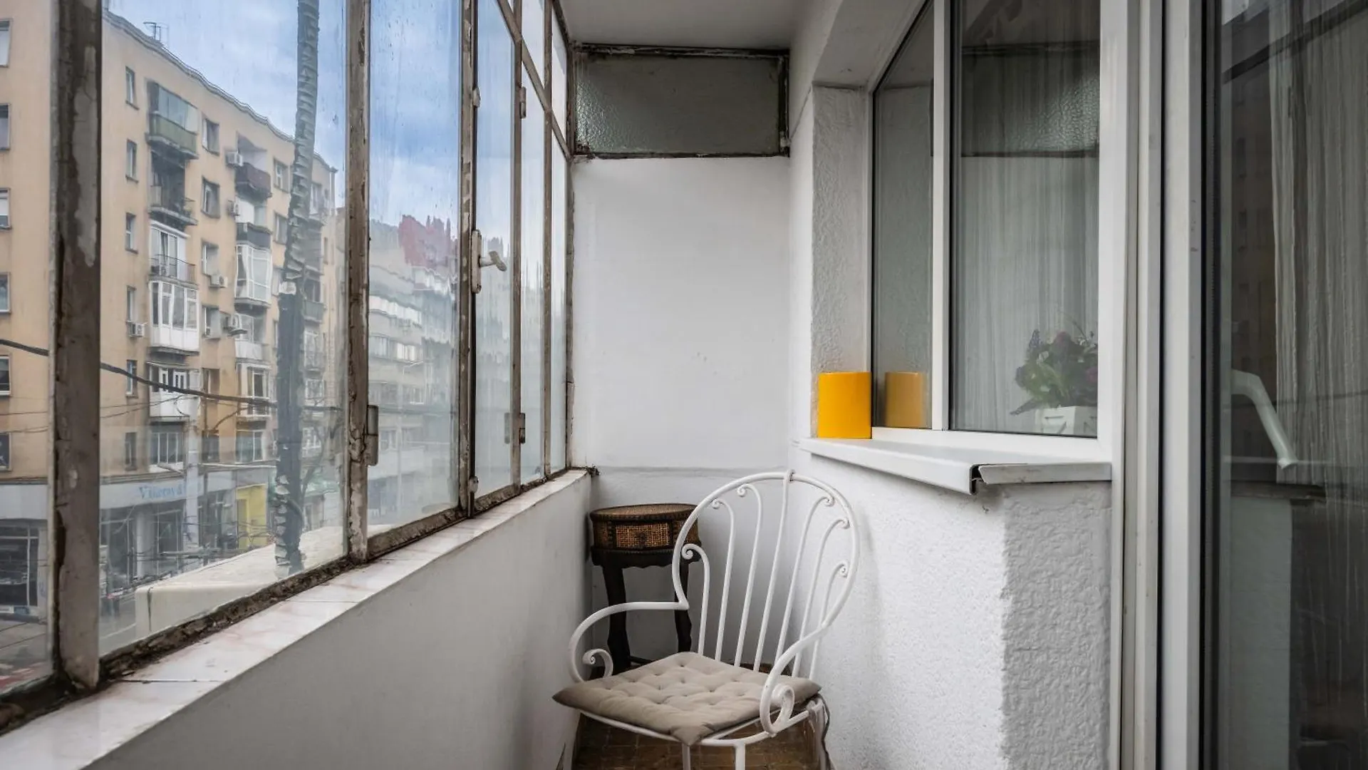 Cismigiu Apartment With Balcony & View Bucharest Romania