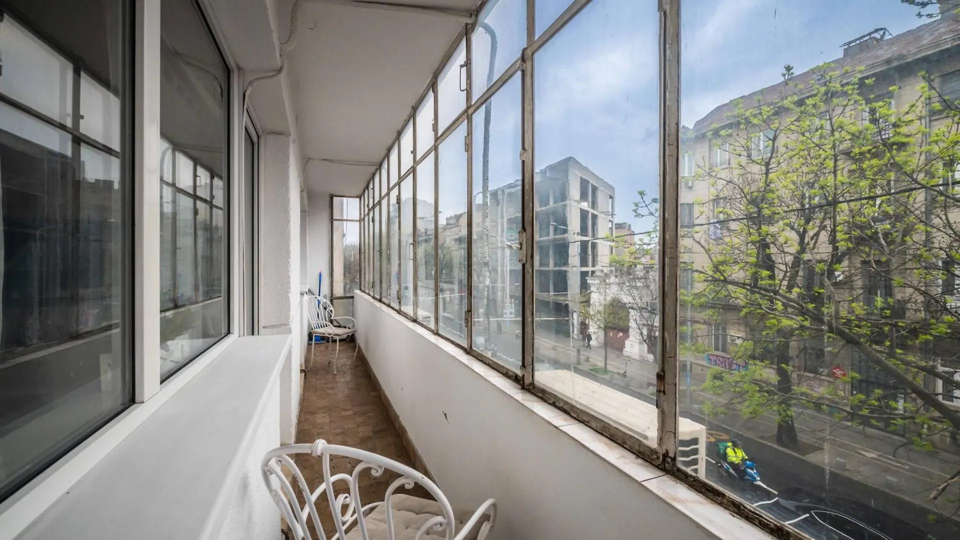 Cismigiu Apartment With Balcony & View Bucharest
